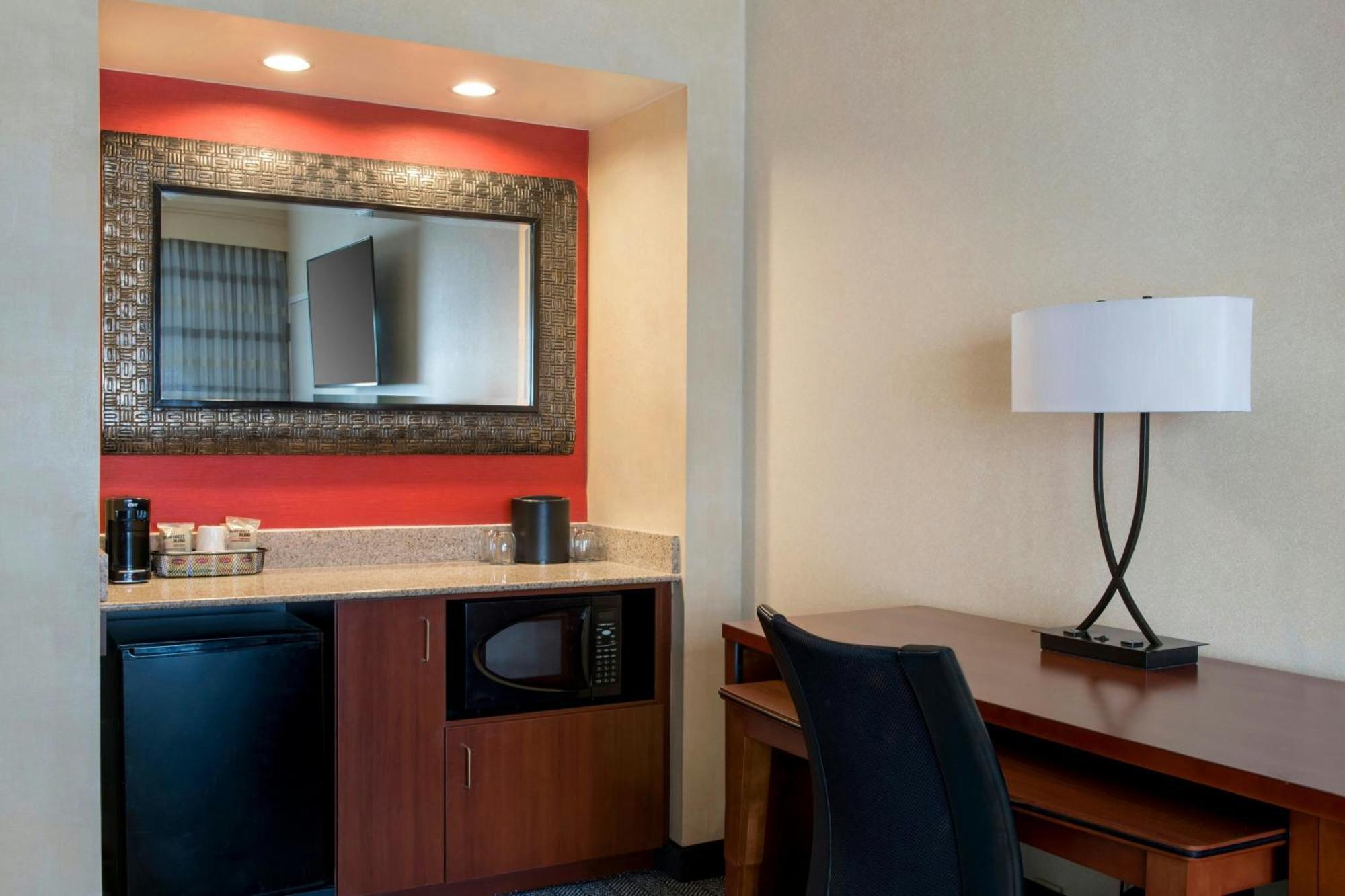 Courtyard By Marriott Mt. Laurel Ξενοδοχείο Mount Laurel Εξωτερικό φωτογραφία
